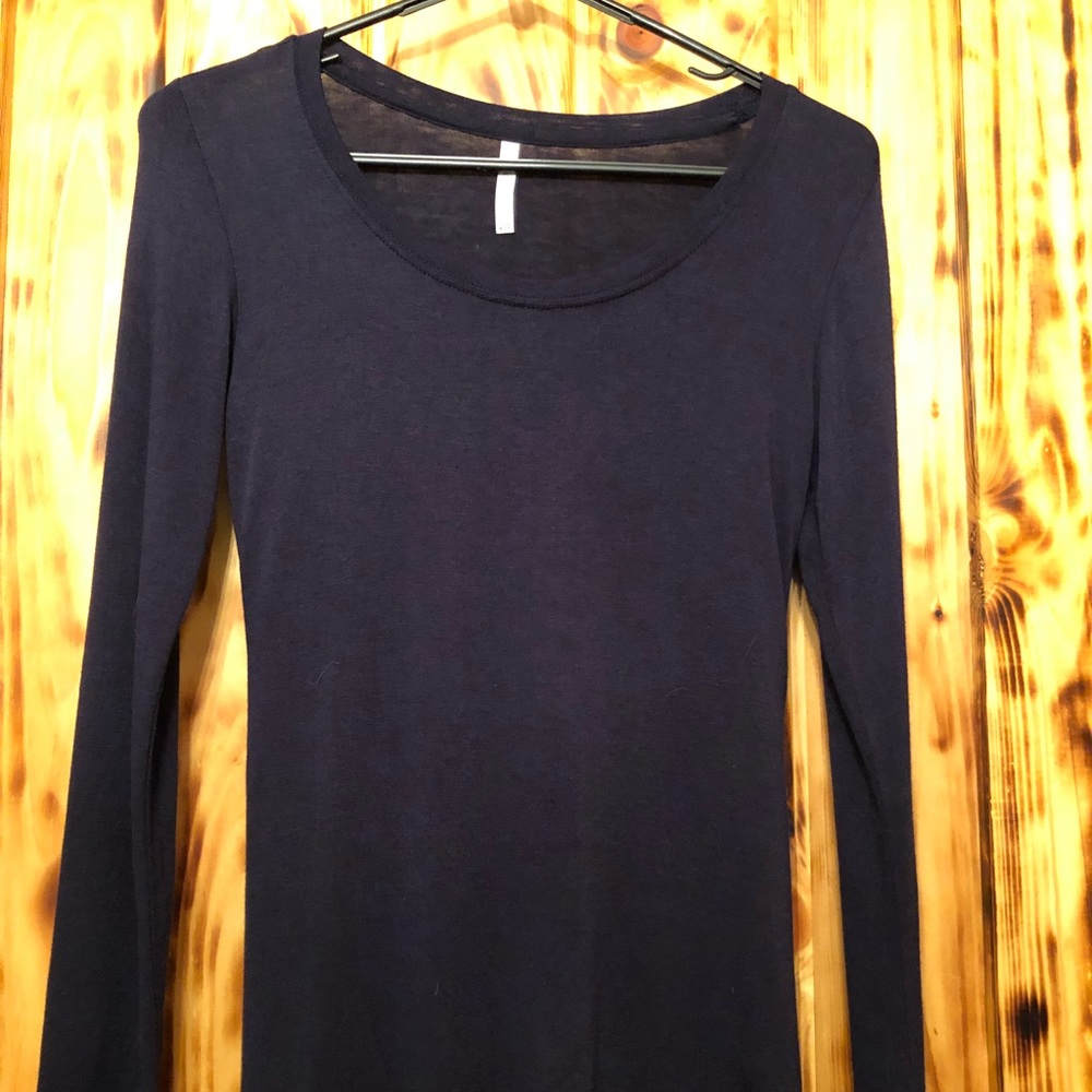 Women’s Navy Long Sleeve Tee Size M